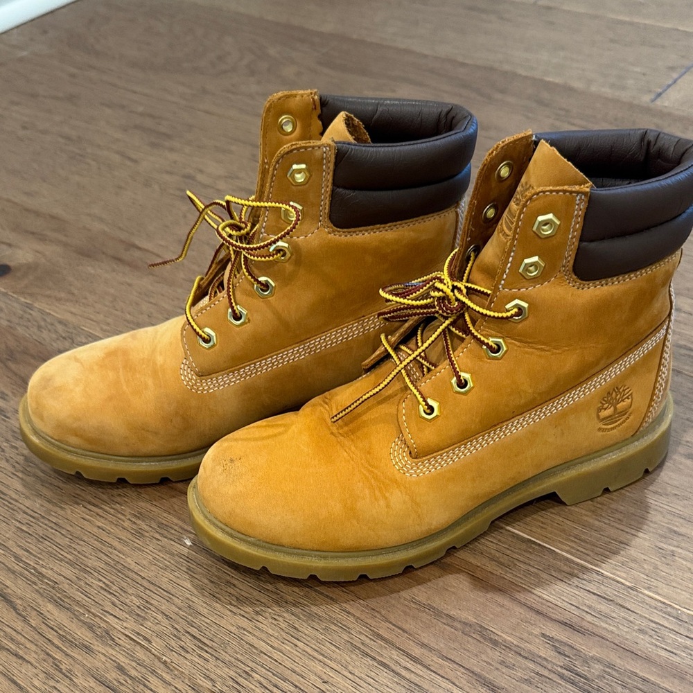 Timberland Tan Leather Boots with Yellow Laces - Picture 3 of 8